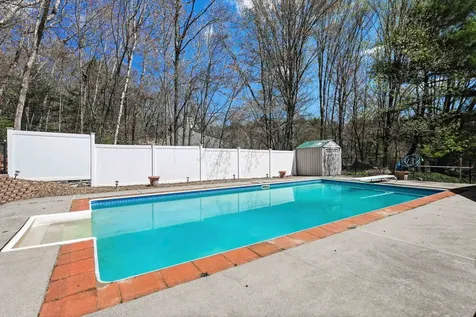 11 Oriole Road Windham NH 03087