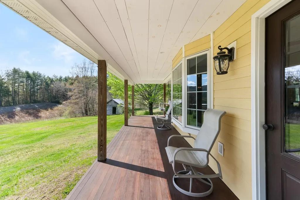 88 Dummerston Station Road Dummerston VT 05346