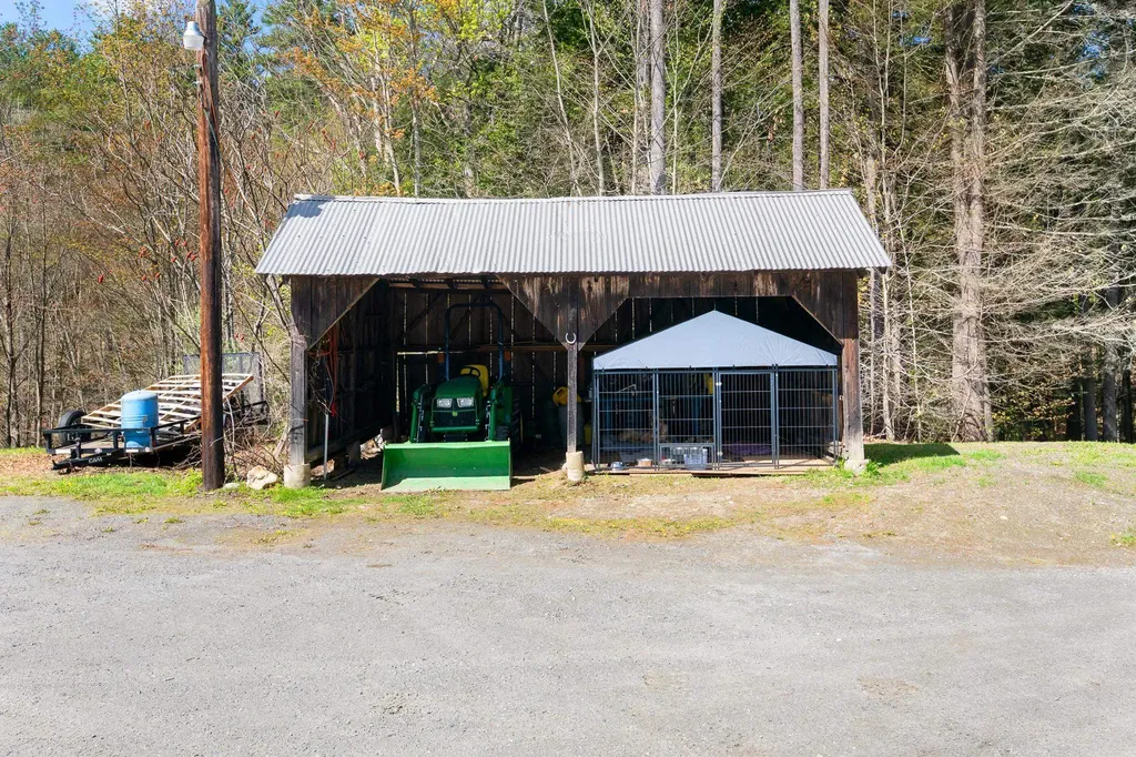 88 Dummerston Station Road Dummerston VT 05346
