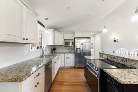 88 Dummerston Station Road Dummerston VT 05346