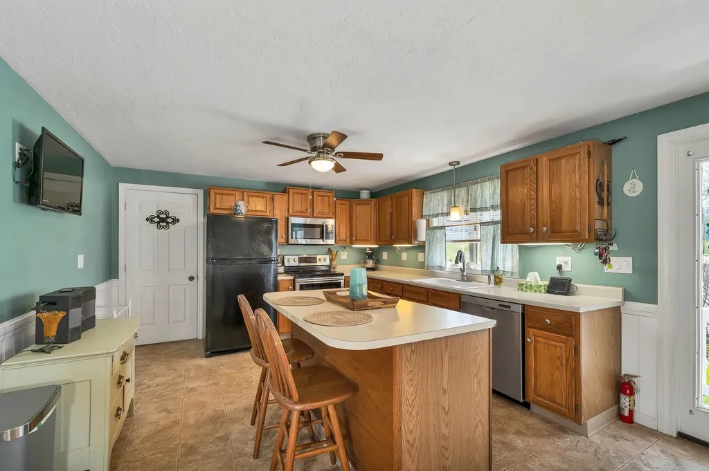 6 Marilyn Drive Belmont NH 03220