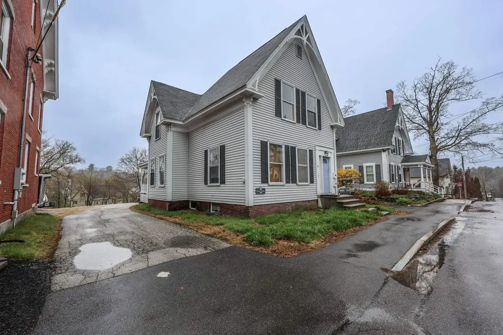 14 Chestnut Street Pittsfield NH 03263