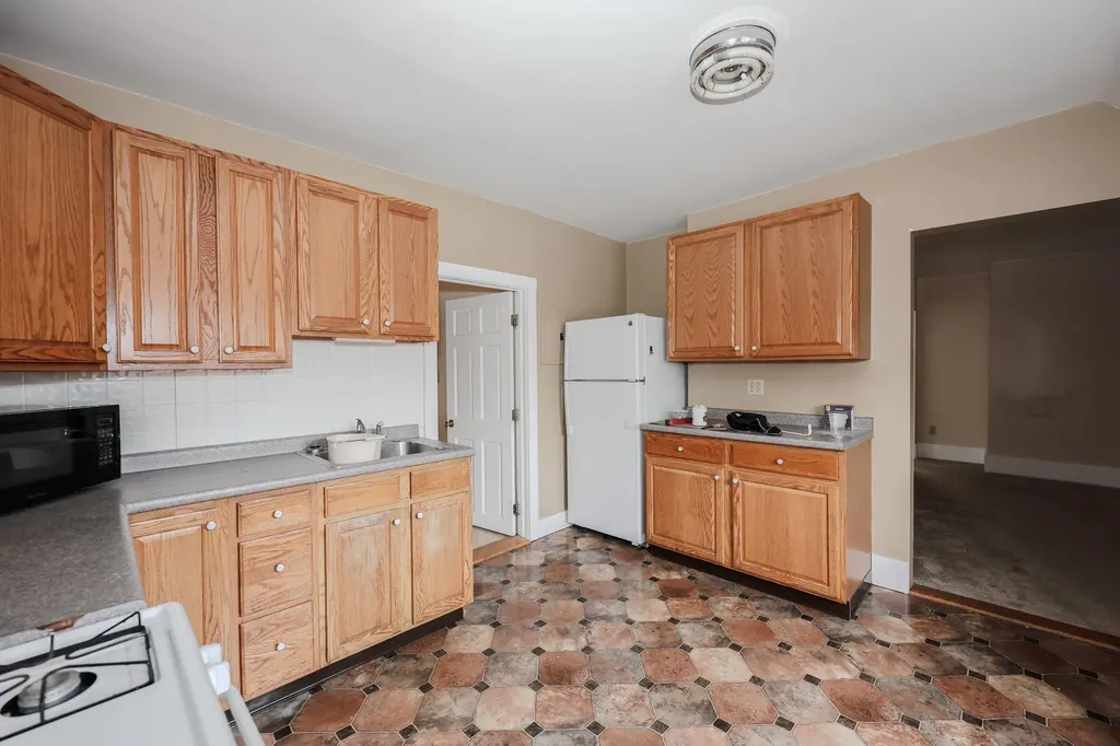 14 Chestnut Street Pittsfield NH 03263