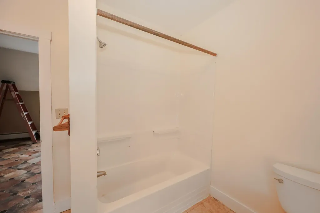 14 Chestnut Street Pittsfield NH 03263