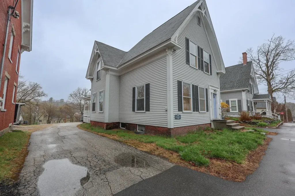 14 Chestnut Street Pittsfield NH 03263