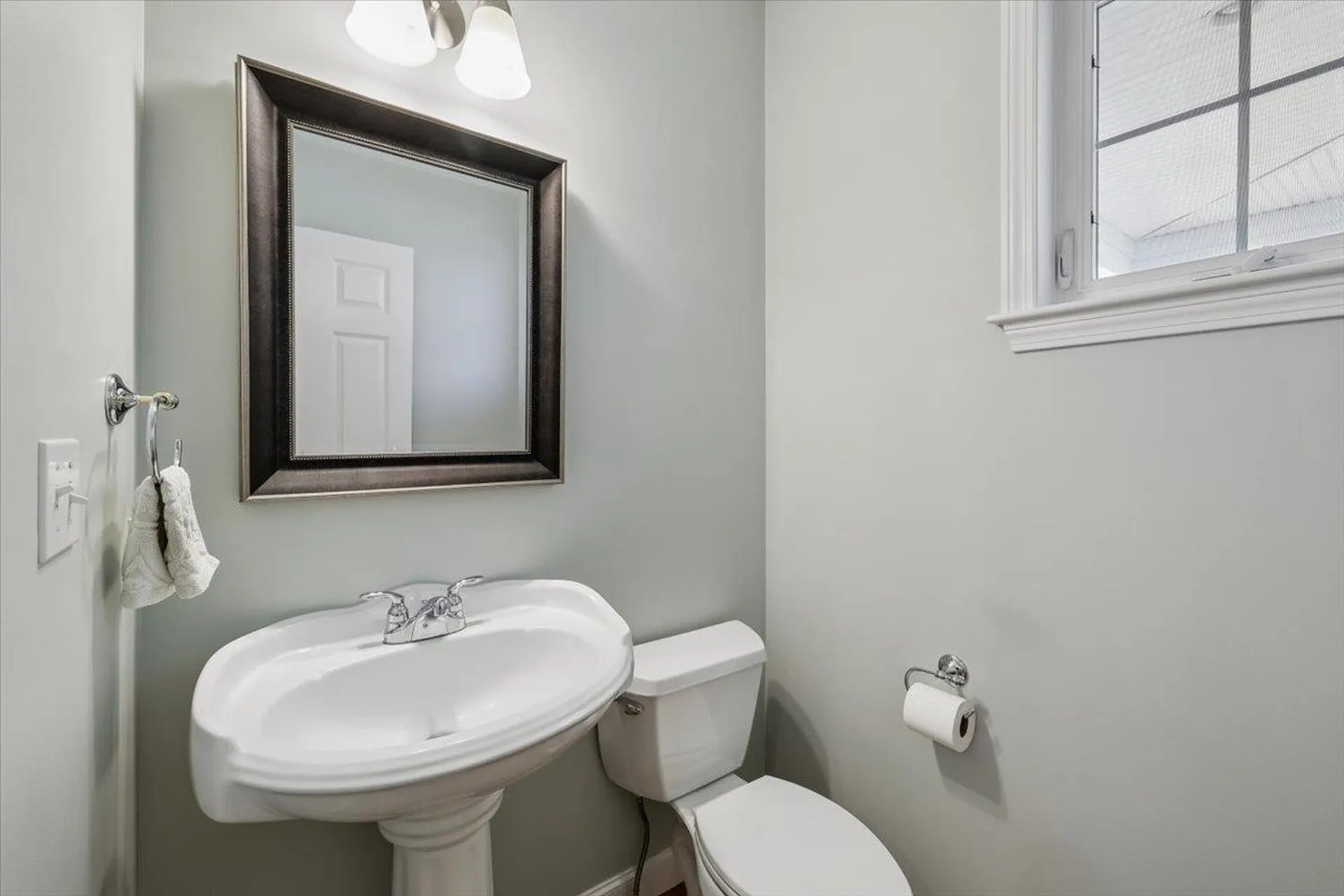 32 White Pine Lane Manchester NH 03102