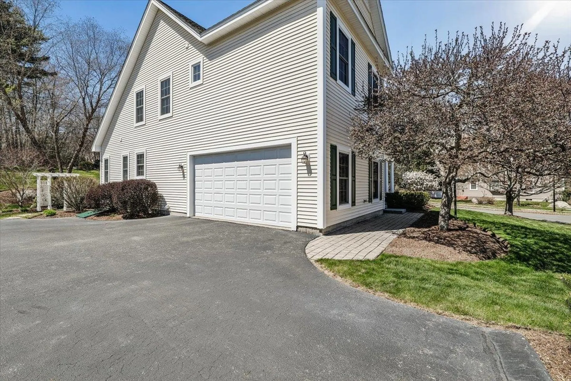 32 White Pine Lane Manchester NH 03102