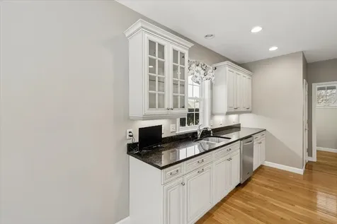 32 White Pine Lane Manchester NH 03102
