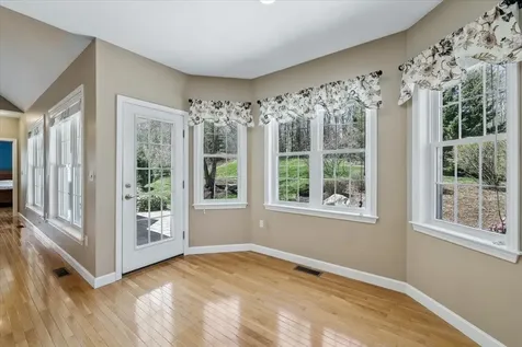 32 White Pine Lane Manchester NH 03102