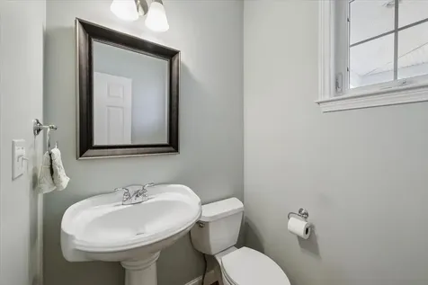 32 White Pine Lane Manchester NH 03102