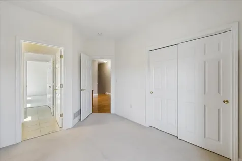 32 White Pine Lane Manchester NH 03102