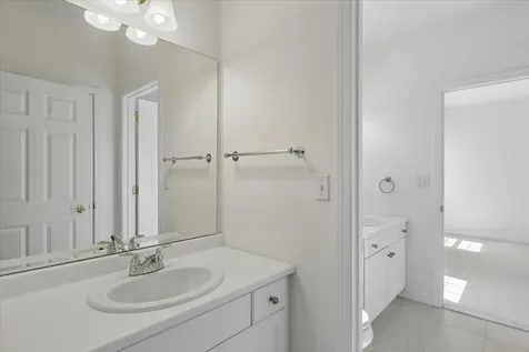 32 White Pine Lane Manchester NH 03102