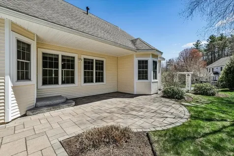 32 White Pine Lane Manchester NH 03102