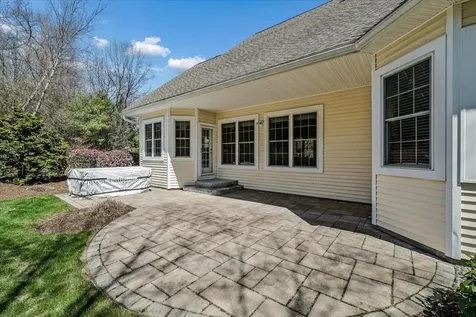 32 White Pine Lane Manchester NH 03102