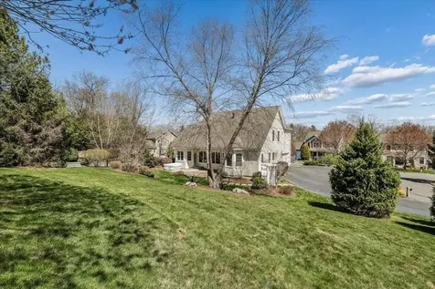 32 White Pine Lane Manchester NH 03102