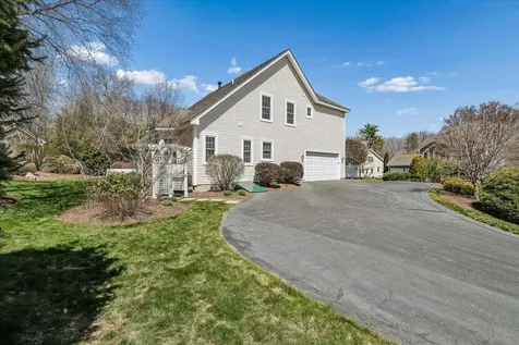 32 White Pine Lane Manchester NH 03102