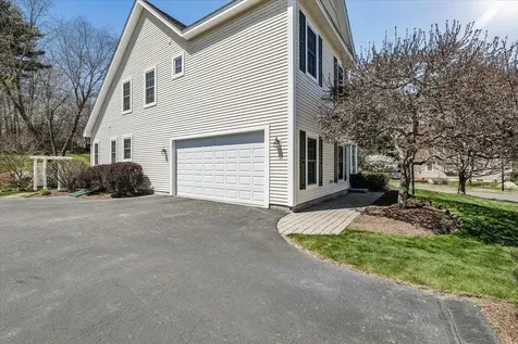 32 White Pine Lane Manchester NH 03102
