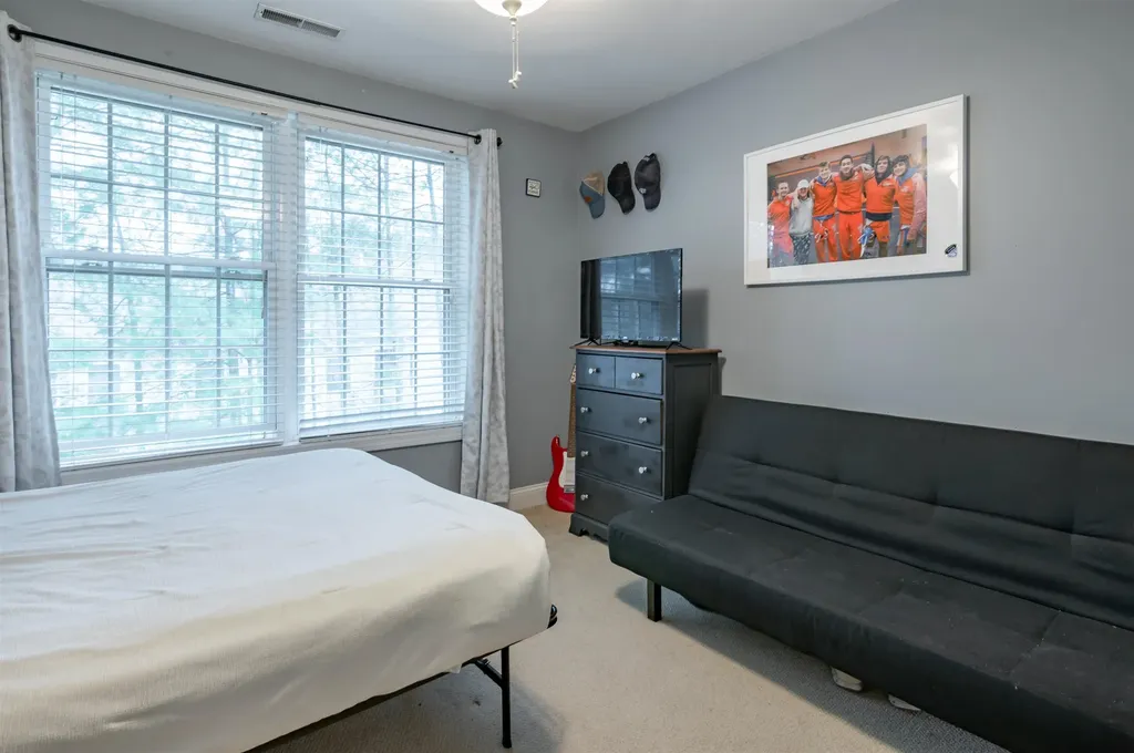 2 Lowther Place Nashua NH 03062
