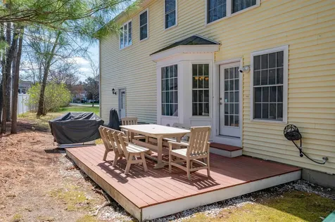 2 Lowther Place Nashua NH 03062