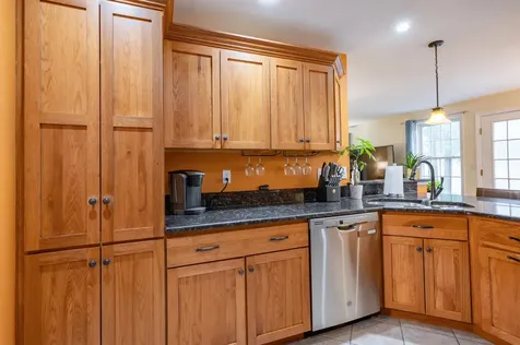 2 Lowther Place Nashua NH 03062