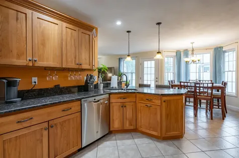 2 Lowther Place Nashua NH 03062