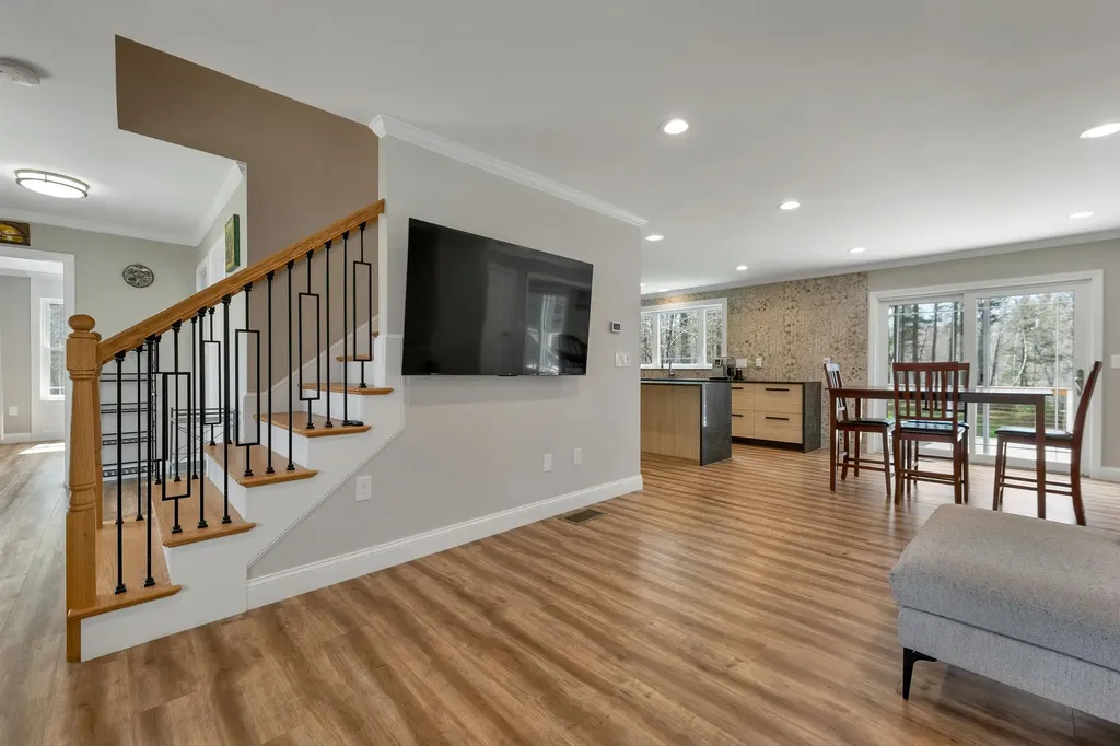 40 Mary Ann Avenue Salem NH 03079