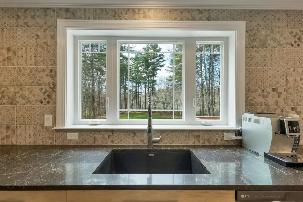 40 Mary Ann Avenue Salem NH 03079