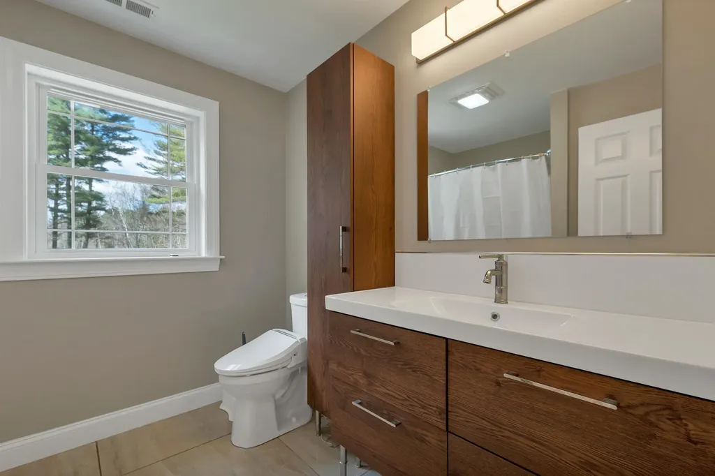 40 Mary Ann Avenue Salem NH 03079