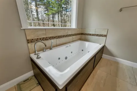 40 Mary Ann Avenue Salem NH 03079