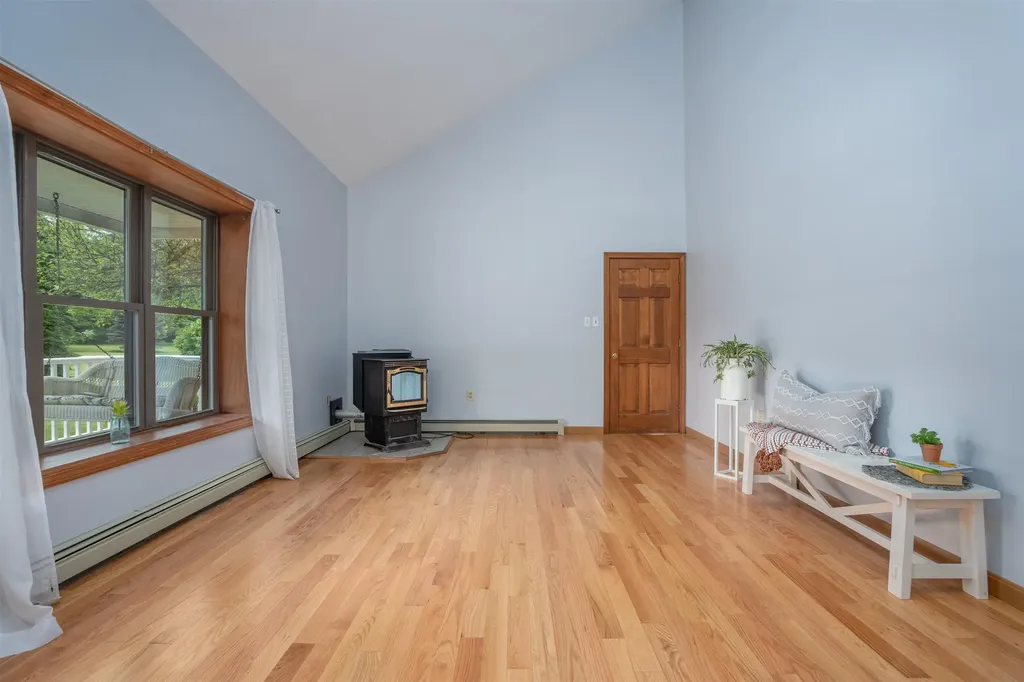 25 Oak Hill Drive Loudon NH 03307