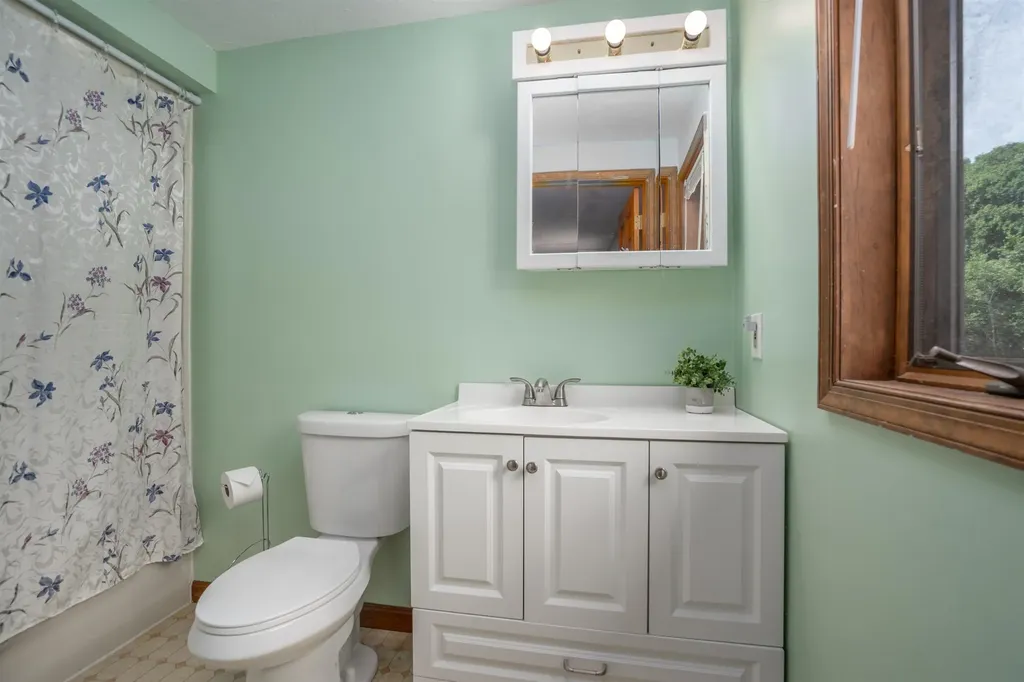 25 Oak Hill Drive Loudon NH 03307