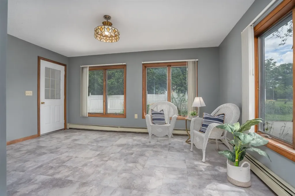 25 Oak Hill Drive Loudon NH 03307
