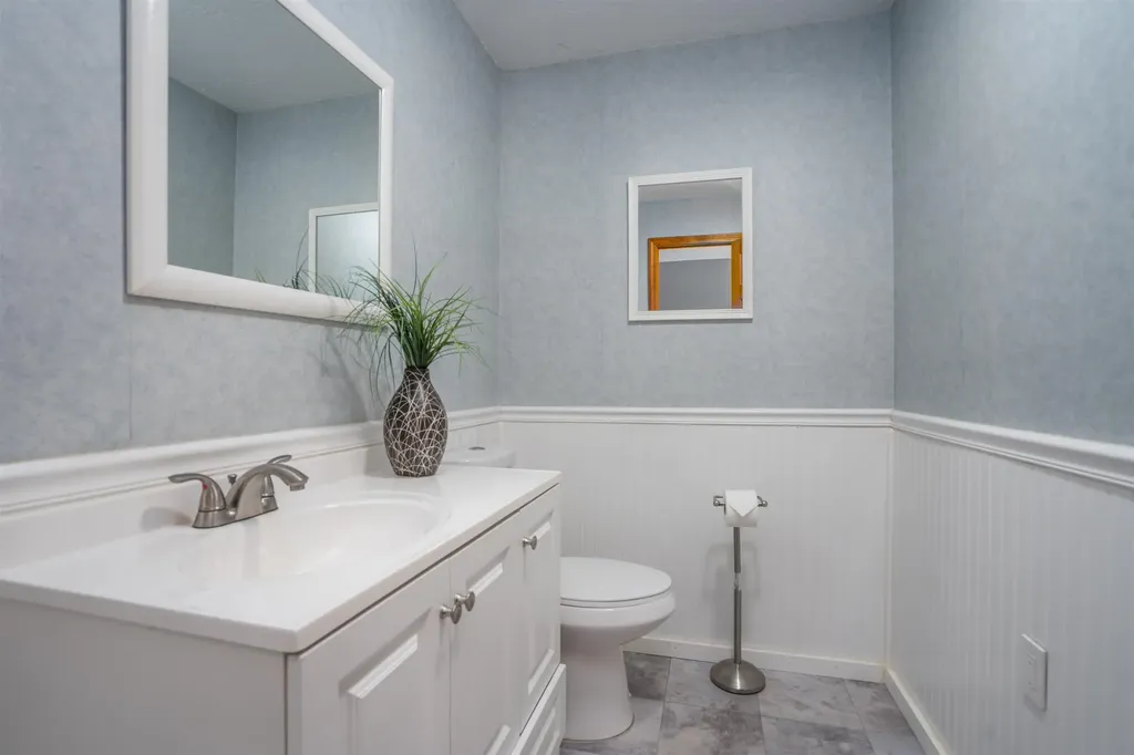 25 Oak Hill Drive Loudon NH 03307