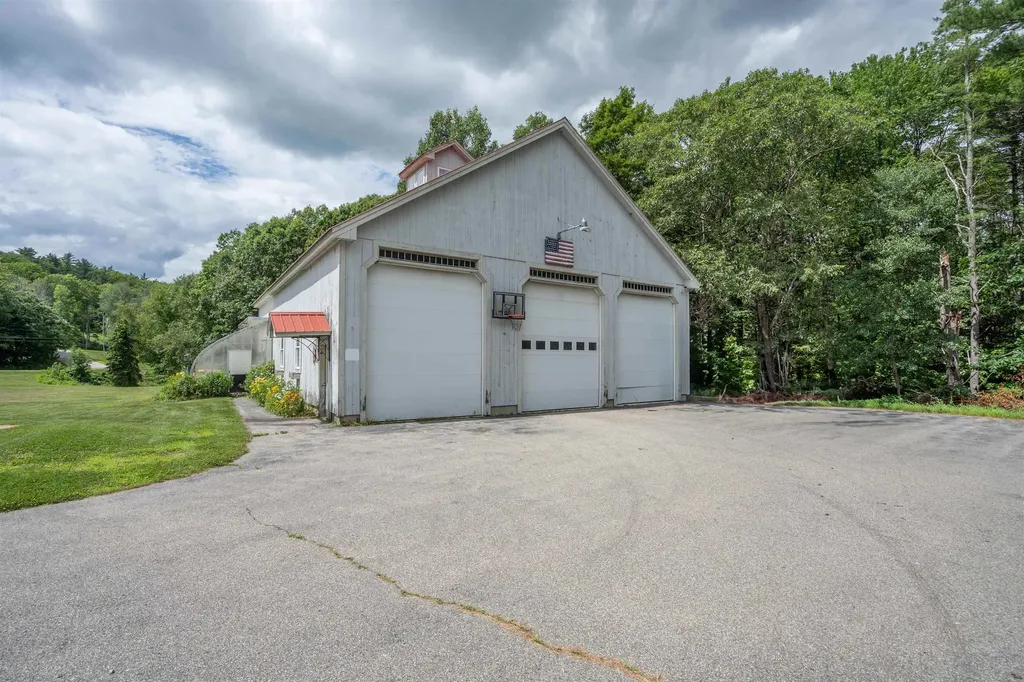 25 Oak Hill Drive Loudon NH 03307