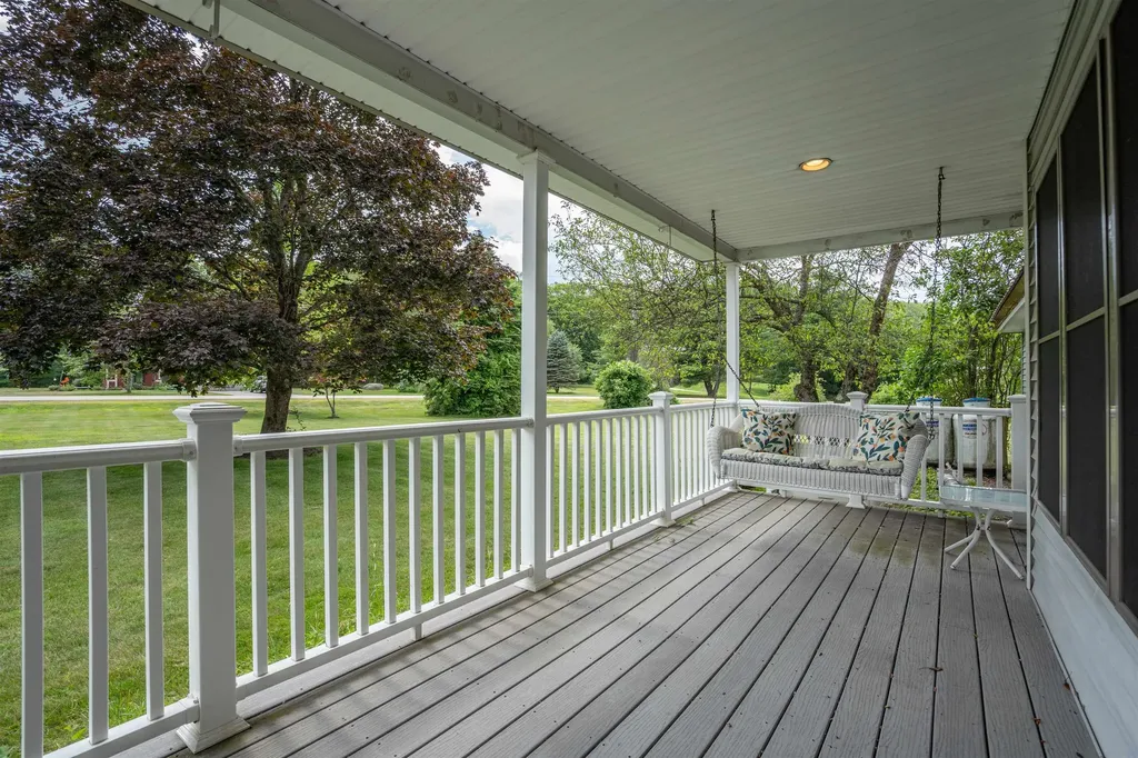 25 Oak Hill Drive Loudon NH 03307