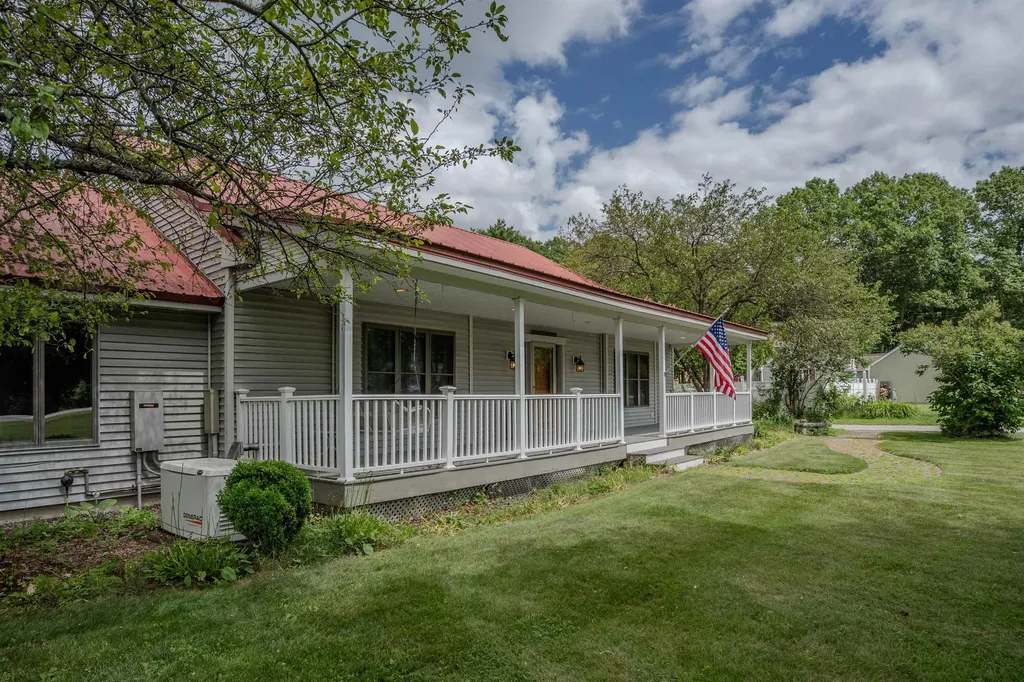 25 Oak Hill Drive Loudon NH 03307