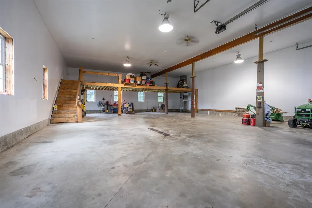 25 Oak Hill Drive Loudon NH 03307