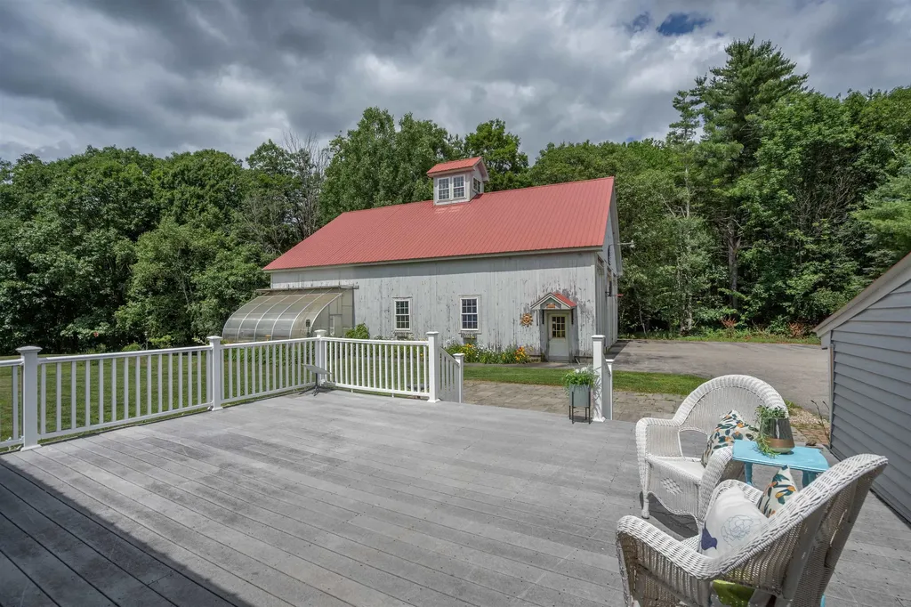 25 Oak Hill Drive Loudon NH 03307