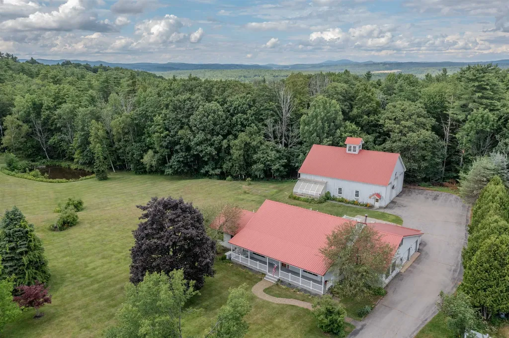 25 Oak Hill Drive Loudon NH 03307