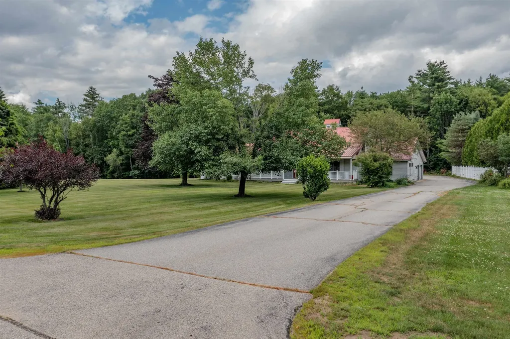 25 Oak Hill Drive Loudon NH 03307