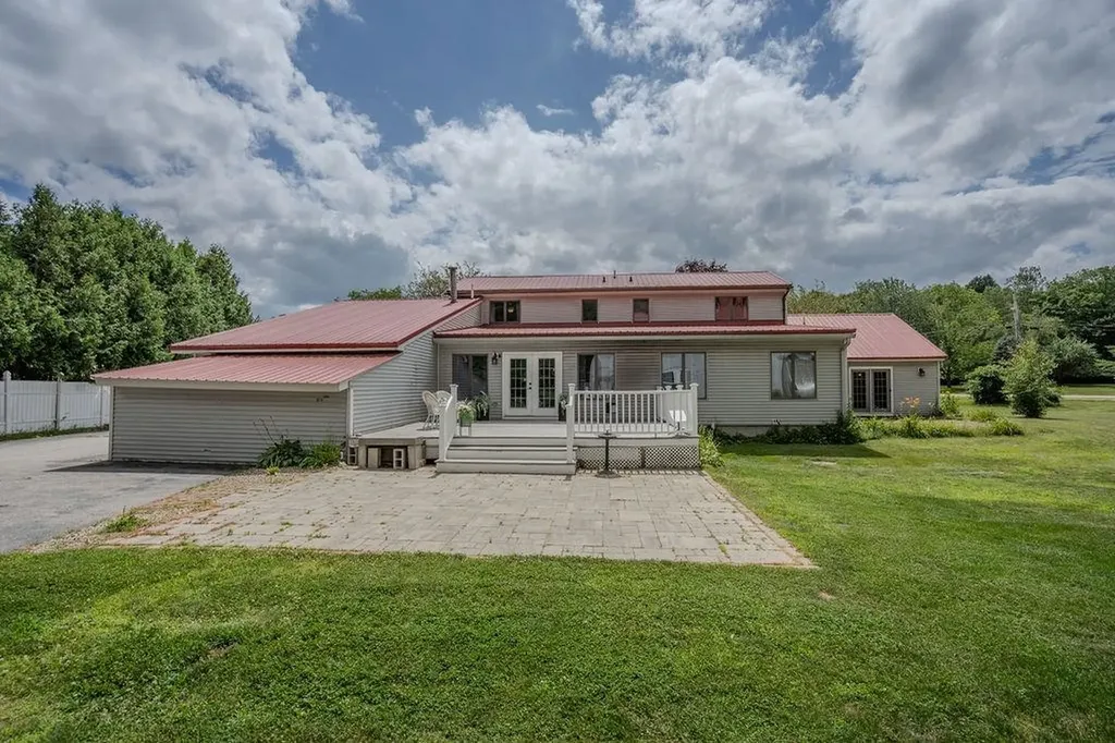 25 Oak Hill Drive Loudon NH 03307