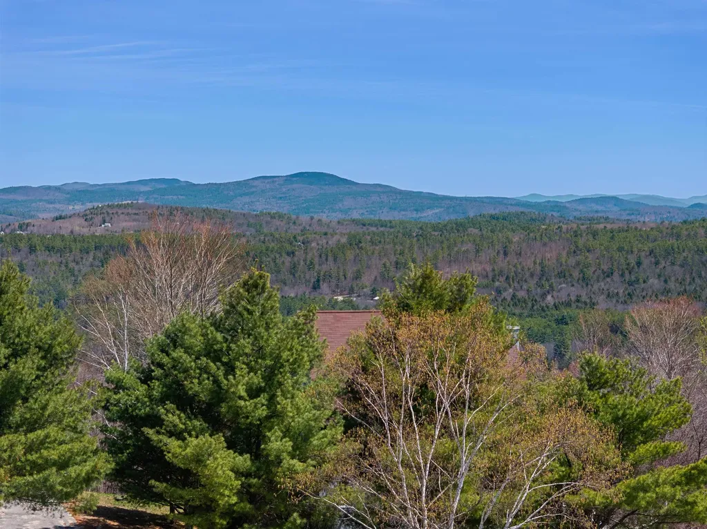 11 Rocky Point Road Plymouth NH 03264