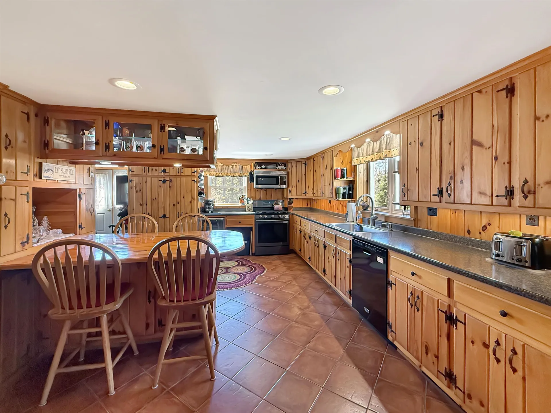 61 Old Country Lane Pittsburg NH 03592