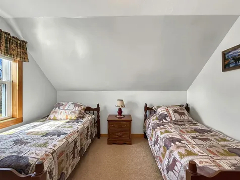61 Old Country Lane Pittsburg NH 03592