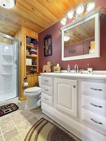 61 Old Country Lane Pittsburg NH 03592