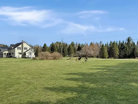 61 Old Country Lane Pittsburg NH 03592