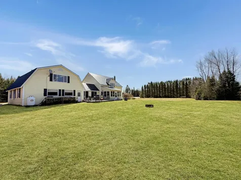 61 Old Country Lane Pittsburg NH 03592