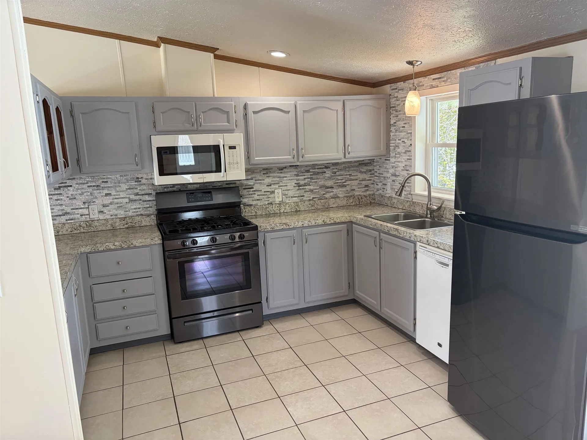 10 Eric Avenue Nashua NH 03062