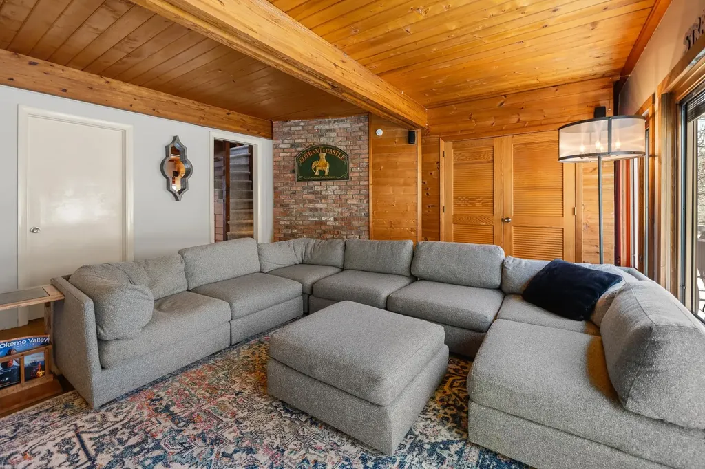 82 North Brookwood Road Stratton VT 05155