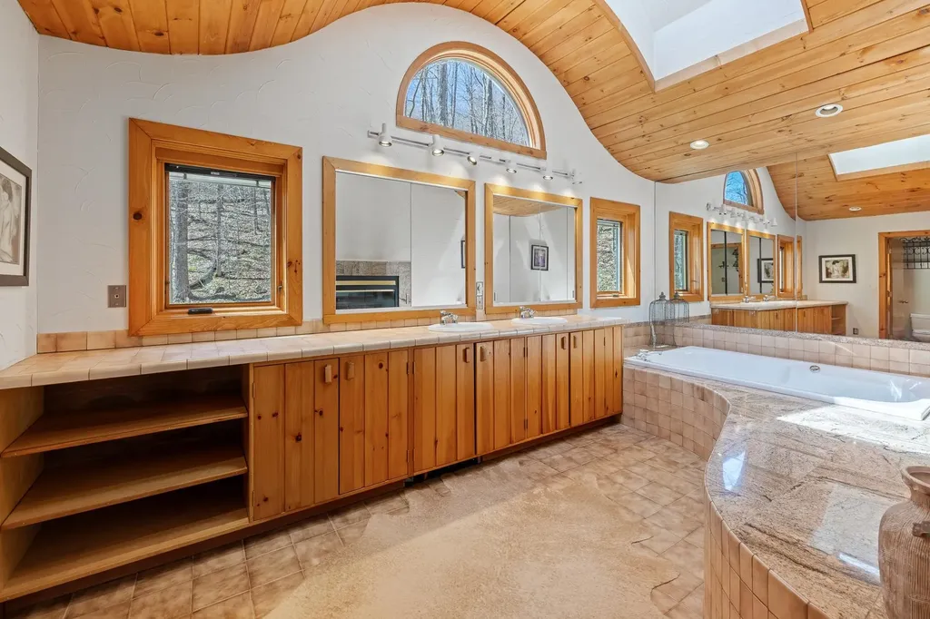 82 North Brookwood Road Stratton VT 05155